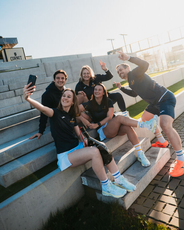 Selfie van groep padellers in Arenal Knokke